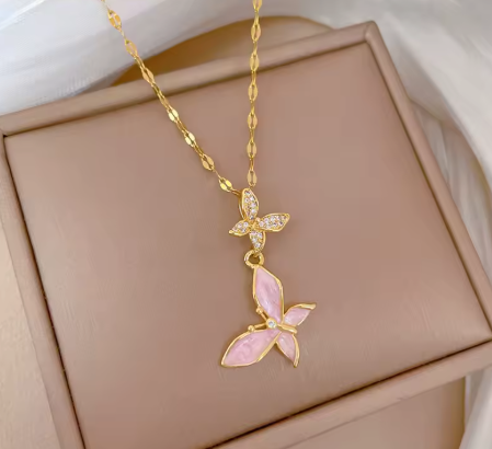 pendentif papillon fin et brillant
